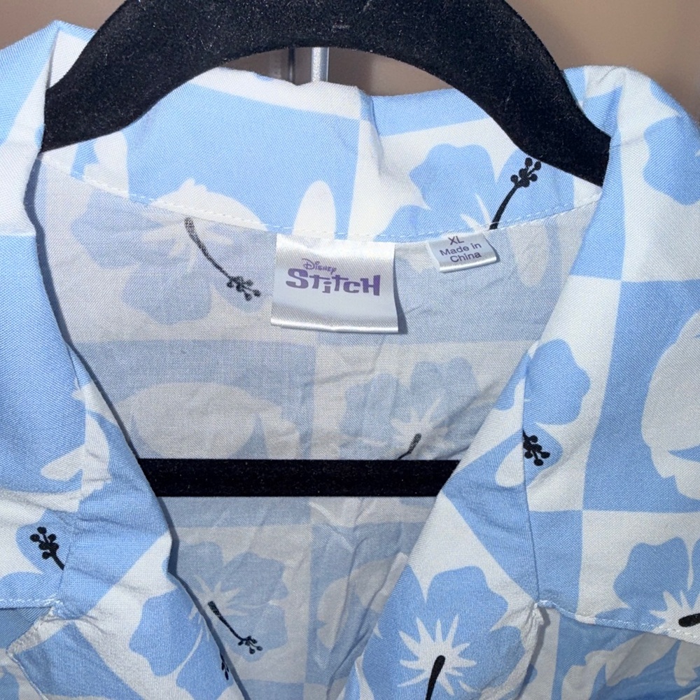 Disney Womens (Junior's) Blue Stitch Button Front Camp Shirt XL NWOT - Picture 3 of 6